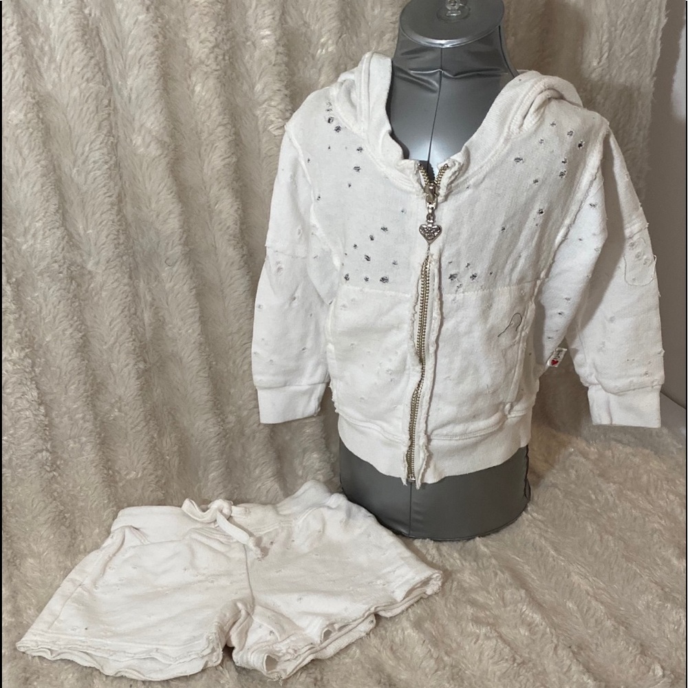 Hoodie & sweat Shorts Outfit